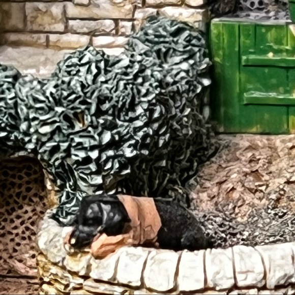 Lilliput Lane | The Pigsty | Collectors' Club - Picture 8 of 15